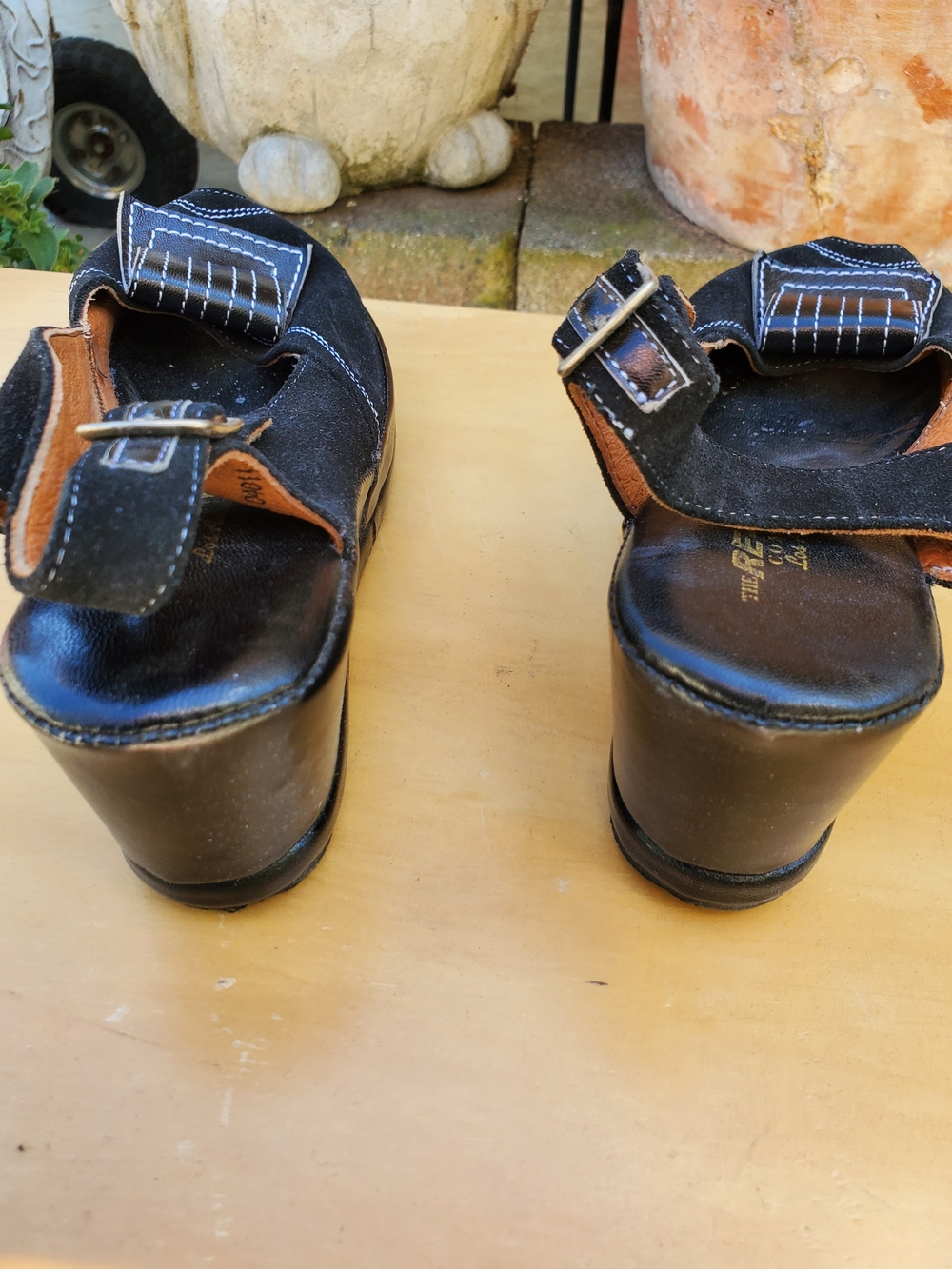 Women's Black Suede Peep-Toe Slingback Sandals with Contrast Stitching - Picture 4 of 9